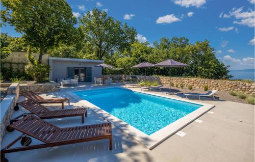 3 Bedroom Beautiful Home In Glavani