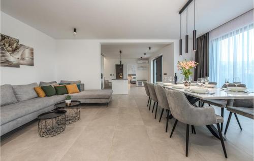 Ruang duduk di Gorgeous Home In Pasman