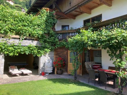 a patio of a house with a table and chairs at Ferienhaus Waidmannsruh in Hippach
