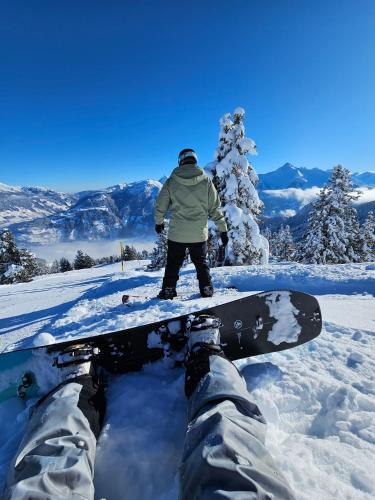 a person standing on a snowboard in the snow at Ferienhaus Waidmannsruh in Hippach