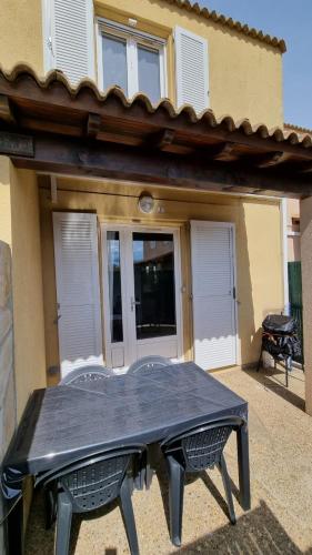 Appartement T2, terrasse, piscine, clim, proche plage
