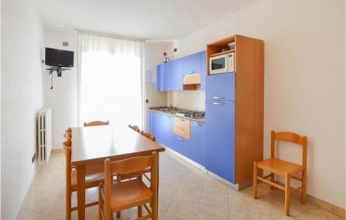 Η κουζίνα ή μικρή κουζίνα στο Cozy Apartment In Cavallino-Treporti