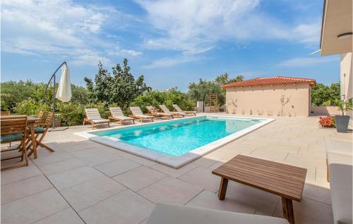 Amazing Home In Sukosan