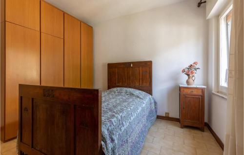Postel nebo postele na pokoji v ubytování 2 Bedroom Lovely Home In Valpromaro