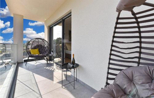 Гостиная зона в 3 Bedroom Cozy Home In Peroj