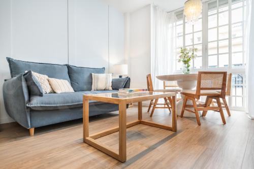 Chic cosy apartment near the center by REMS