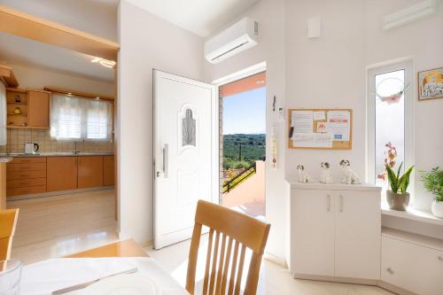 Fotografie z fotogalerie ubytování Villa Marie v destinaci Ayía Paraskeví