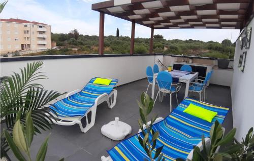 Gorgeous Apartment In Okrug Gornji