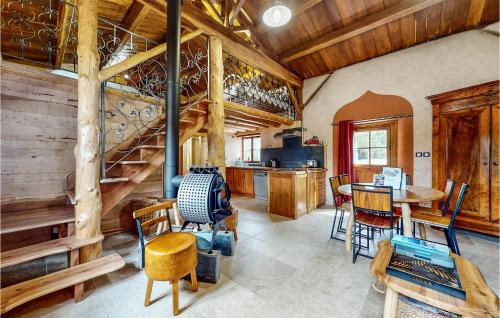 Ruang duduk di Cozy Home In Les Fosses With Kitchen