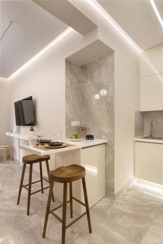 Elegant minimal studio in Kerameikos