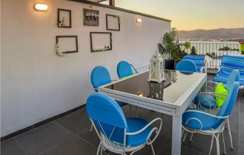 Gorgeous Apartment In Okrug Gornji