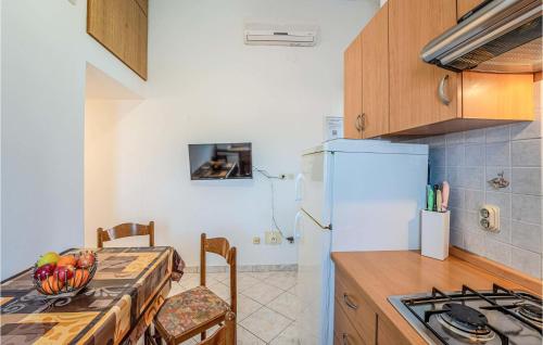 2 Bedroom Beach Front Apartment In Medulin