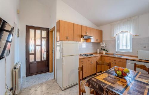 2 Bedroom Beach Front Apartment In Medulin