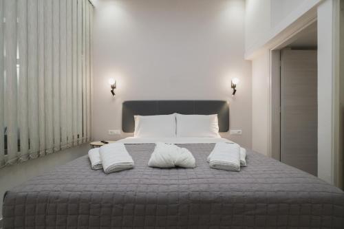 Peris 4 with Yard steps to Old Town - AC, Wifi