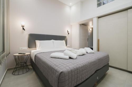 Peris 4 with Yard steps to Old Town - AC, Wifi