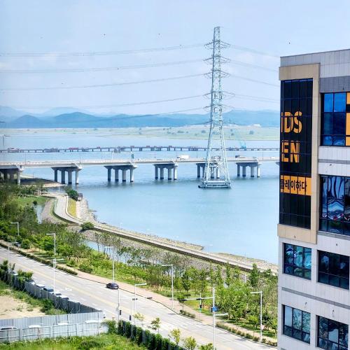 a view of a bridge over a body of water at 반달섬드림스테이 오이도벚꽂여행 힐링복층 시화호노을구경 in Ansan