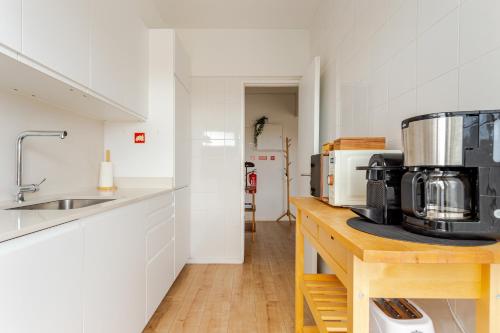a kitchen with a counter with a coffee maker on it at Serpa Downtown Gaia in Vila Nova de Gaia