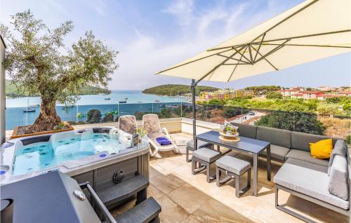 a hot tub on the patio of a villa at Cozy Apartment In Banjole in Banjole