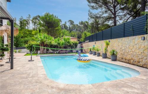 Πισίνα στο ή κοντά στο Cozy Home In Gémenos With Wifi