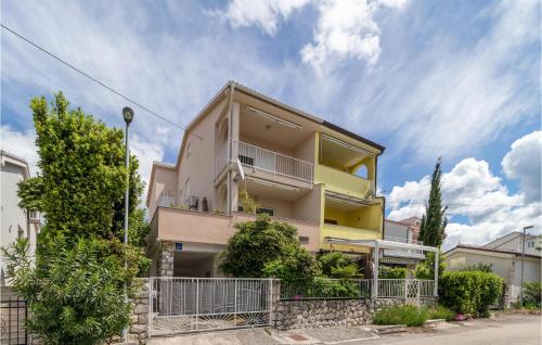 2 Bedroom Nice Apartment In Dramalj