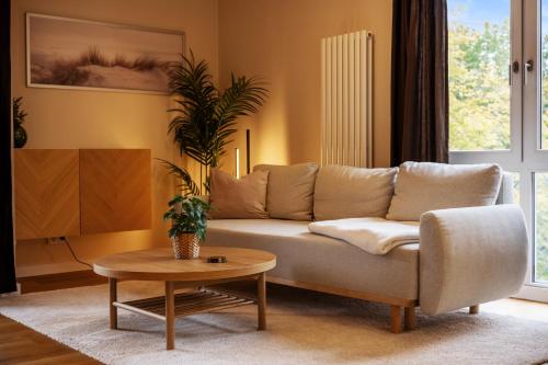 Ruang duduk di EDLER WOHNRAUM Schwanenteich-Oase mit Balkon, Kaffeevollautomat, Lift & Parkplatz