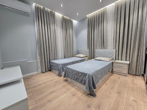 Ένα ή περισσότερα κρεβάτια σε δωμάτιο στο Ultra comfort apartment in NRG Oybek