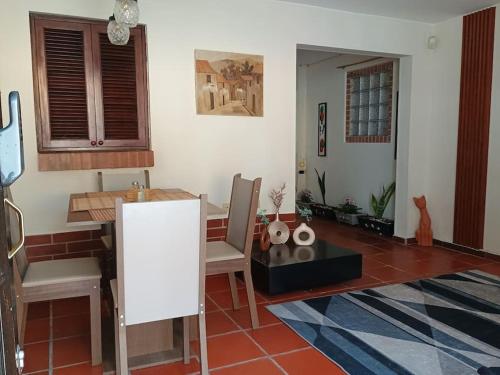 a living room with a table and a dining room at Apartamento amplio en el corazón de Usaquén in Bogotá