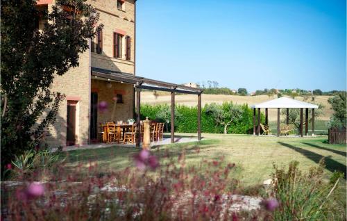 a garden with a table and a gazebo at 6 Bedroom Beautiful Home In Treia in Appignano