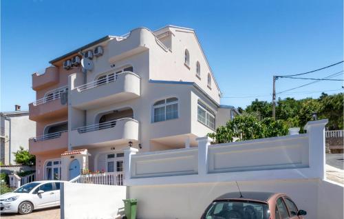 Lovely Apartment In Dramalj With Wifi