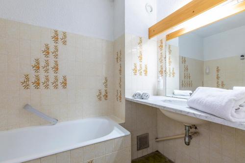 Gallery image of Hôtel les Bains in Brides-les-Bains