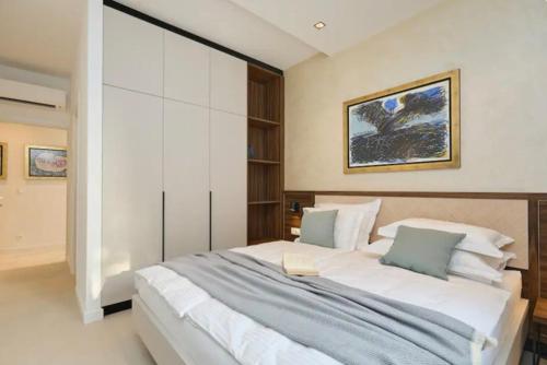 New & Luxury 5* with Breathtaking View- Kiki Lu Apartment