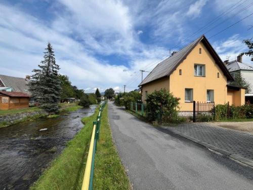 a road next to a building and a house at Domeček Mireček in Lipova Lazne