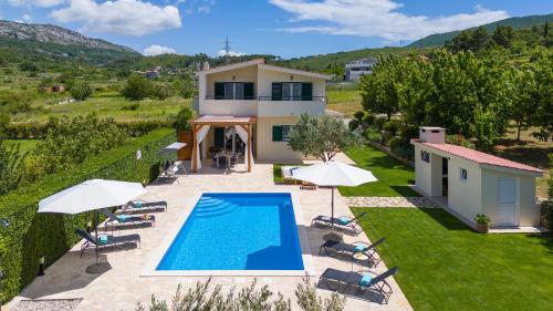 VILLA ROKO with 4 bedrooms, 32sqm heated pool