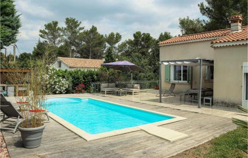 Kolam renang di atau dekat dengan 3 Bedroom Lovely Home In Belcodène