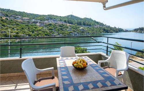 5 Bedroom Stunning Apartment In Ploce