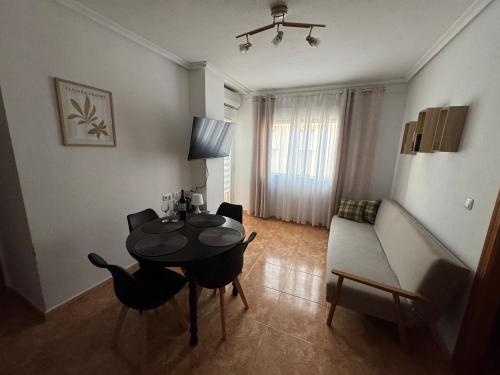 Almuden's green apartment, HIGH-SPEED FREE WIFI, 250m to Beach, The center of Torrevieja