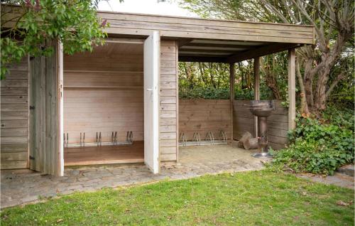 Jardín al aire libre en Stunning Home In Westouter With Sauna