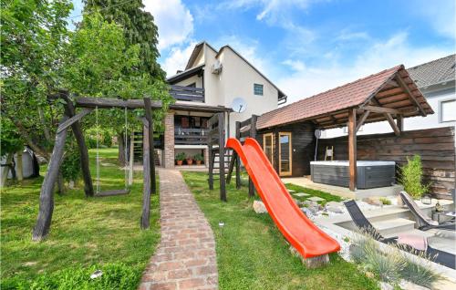 Ο χώρος παιχνιδιού για παιδιά στο Gorgeous Home In Kalnik With Sauna