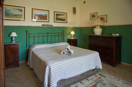 A bed or beds in a room at Agriturismo Borgo Laurice