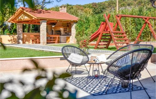 Aed väljaspool majutusasutust Nice Home In Medov Dolac With Sauna