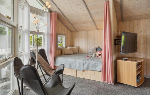 Un lugar para sentarse en Awesome Home In Haderslev With Kitchen