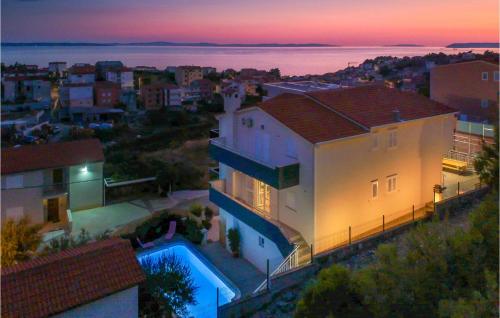Two-Bedroom Apartment In Podstrana