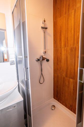 a shower with a shower head in a bathroom at Resort Morawa in Stronie Śląskie
