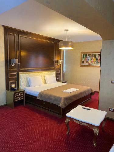 Rozafa Hotelにあるベッド