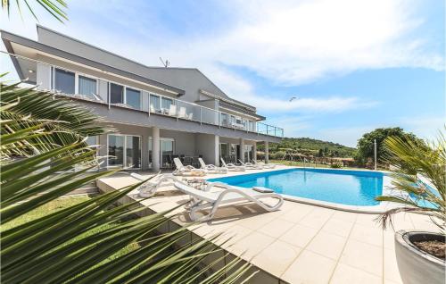 Nice Apartment In Banjole With Wifi