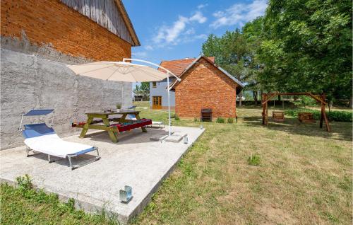 Vonkajšia záhrada v ubytovaní Stunning Apartment In Otocac With Wifi