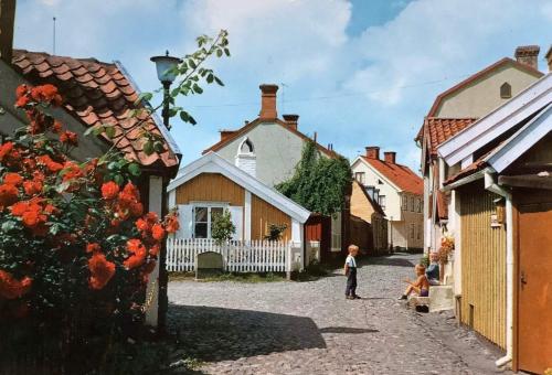 a child playing in a street in a village at Båtmansstugan i Gamla Stan in Kalmar