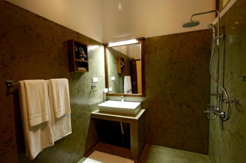 Koupelna v ubytování Diya Dahara Lake Resort