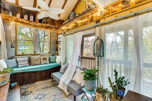 Φωτογραφία από το άλμπουμ του Walk to Downtown Eclectic Wisconsin Dells Home σε Wisconsin Dells