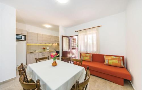Kuchyňa alebo kuchynka v ubytovaní Holiday Home Sabunike